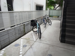 自転車置き場.JPG